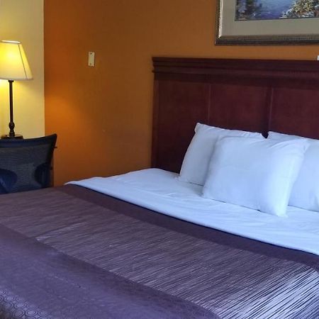 Lotus By Hotel Inn Ontario Bagian luar foto